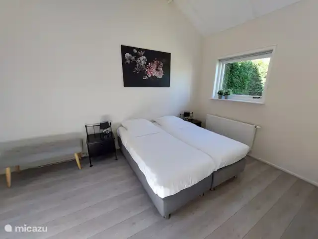 Cabaña con Jacuzzi No. 18 en Países Bajos, Güeldres, Putten - casa vacacional ¡Dormitorio 1 con camas con somier hechas a la llegada!