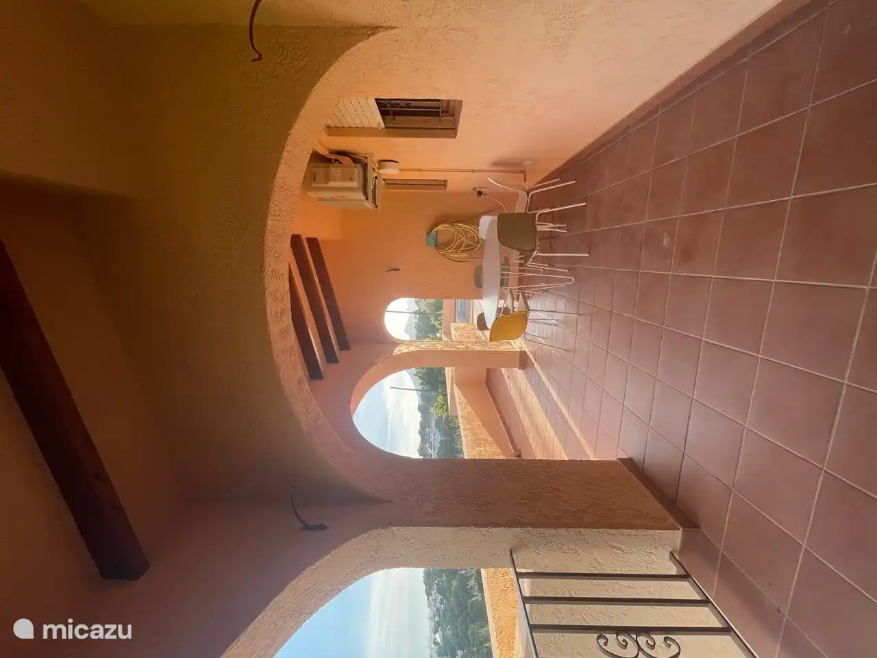 Terraza cubierta en la planta baja