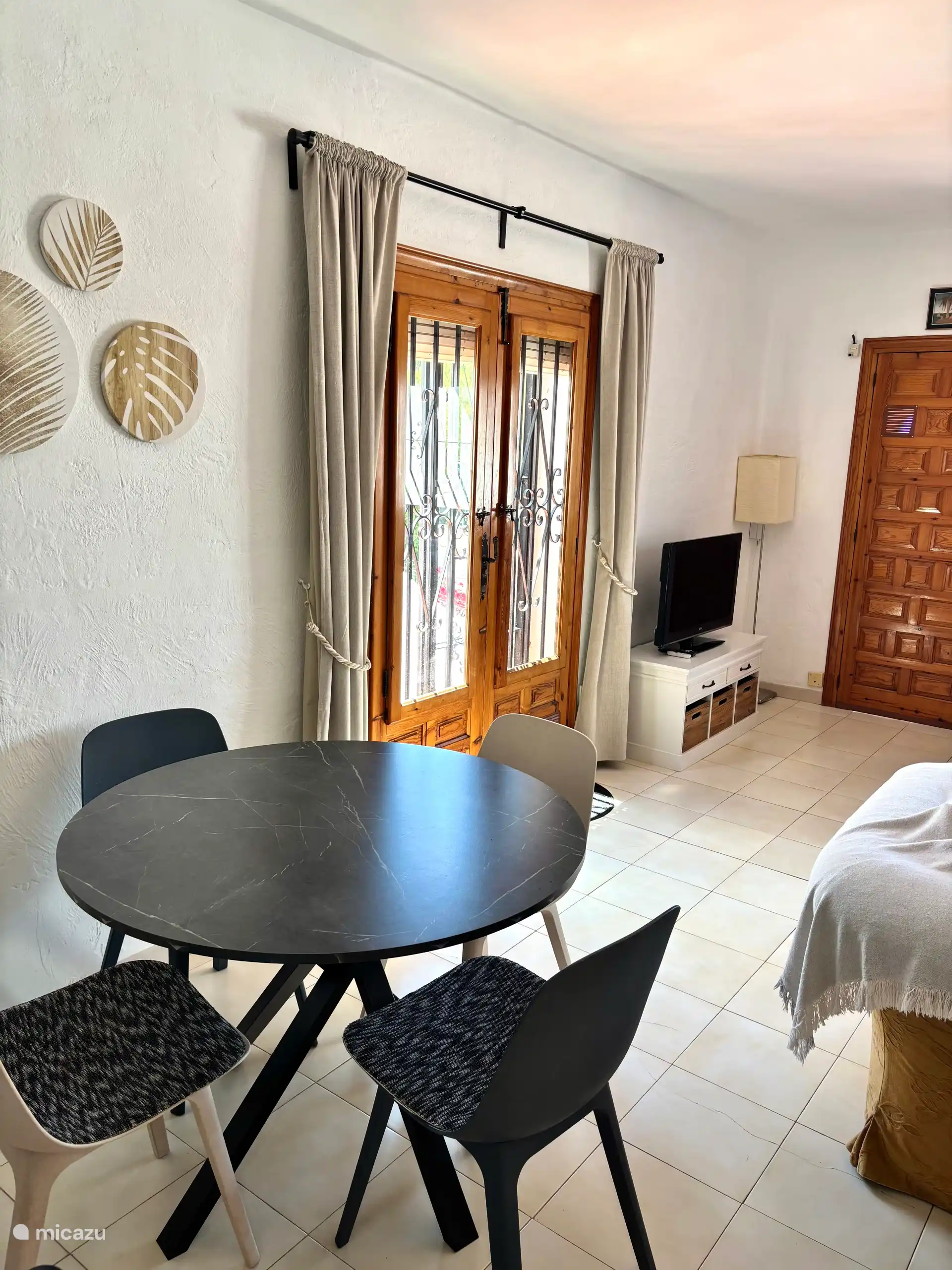 Entrance and dining table