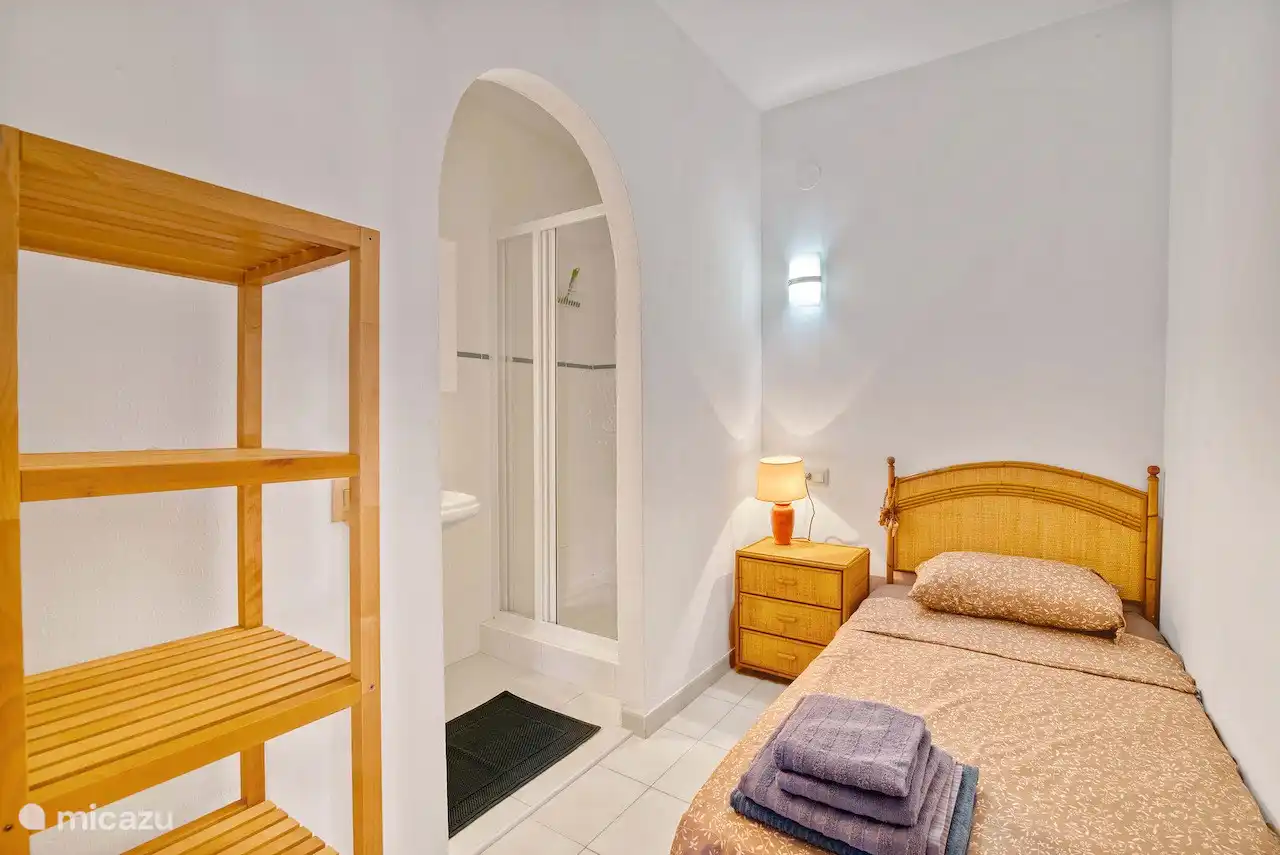 Schlafzimmer mit angrenzendem 2. Badezimmer