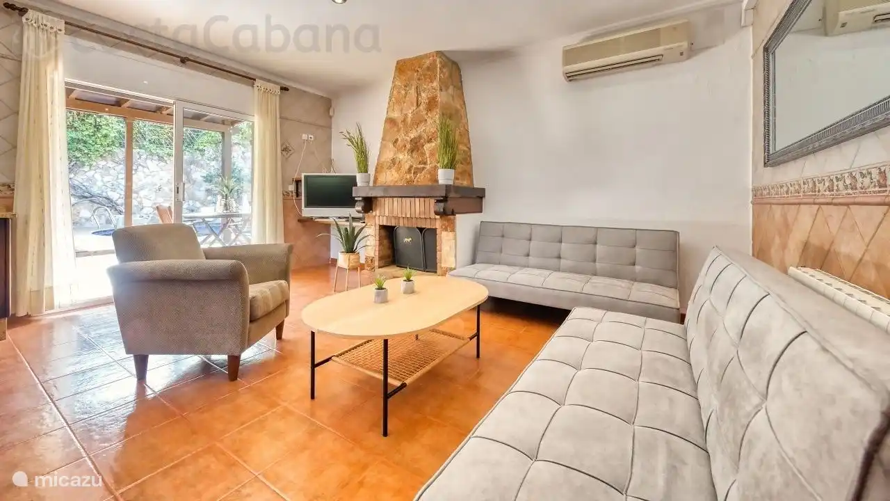 Villa Alba liegt nur wenige Gehminuten vom wunderschönen Strand von Canyelles entfernt, ideal für einen unvergesslichen Aufenthalt!