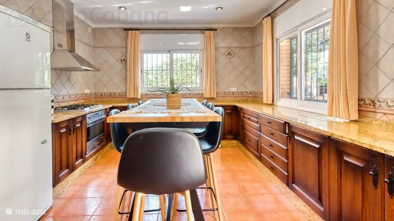 Villa Alba liegt nur wenige Gehminuten vom wunderschönen Strand von Canyelles entfernt, ideal für einen unvergesslichen Aufenthalt!