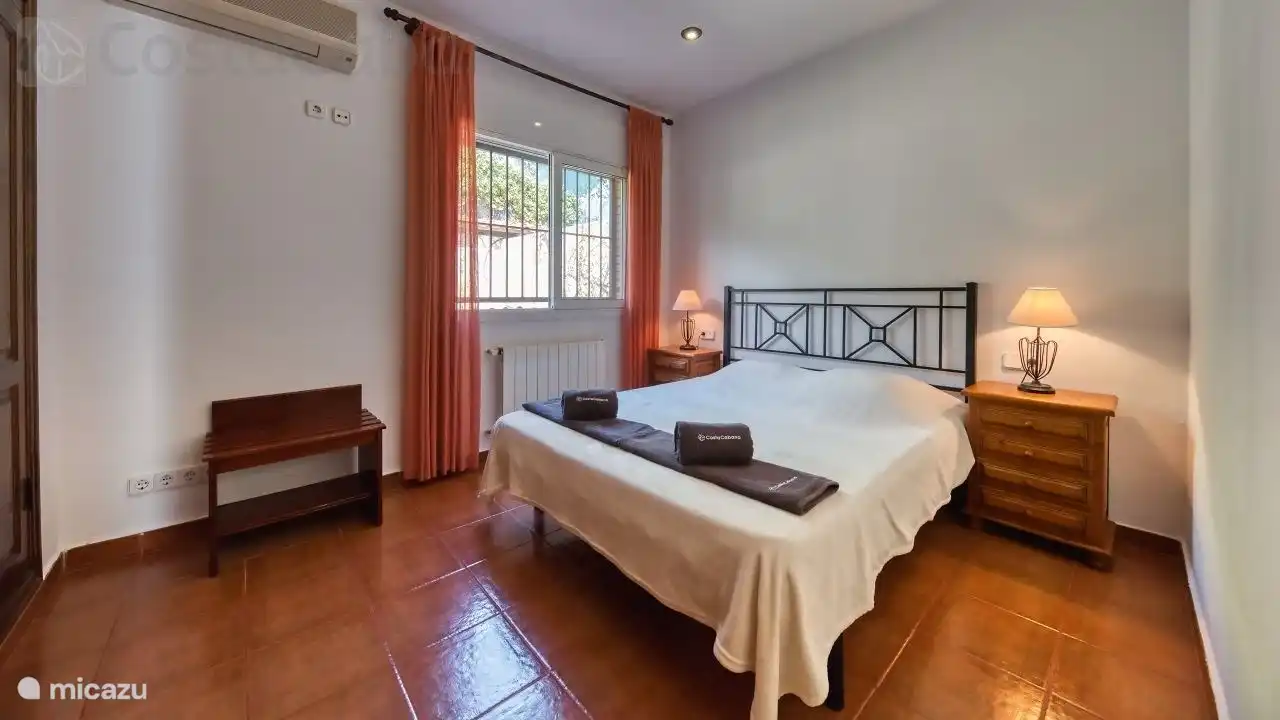 Villa Alba liegt nur wenige Gehminuten vom wunderschönen Strand von Canyelles entfernt, ideal für einen unvergesslichen Aufenthalt!