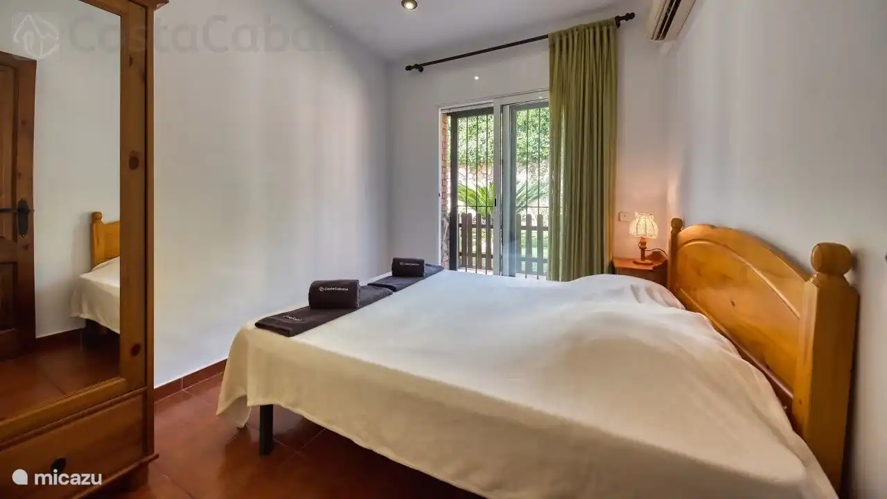 Villa Alba liegt nur wenige Gehminuten vom wunderschönen Strand von Canyelles entfernt, ideal für einen unvergesslichen Aufenthalt!