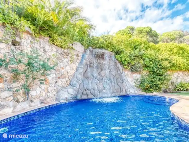 Costa Cabaña - Villa Alba | Espagne, Costa Brava, Lloret de Mar - villa La Villa Alba est située à quelques pas de la magnifique plage de Canyelles, idéale pour un séjour inoubliable !