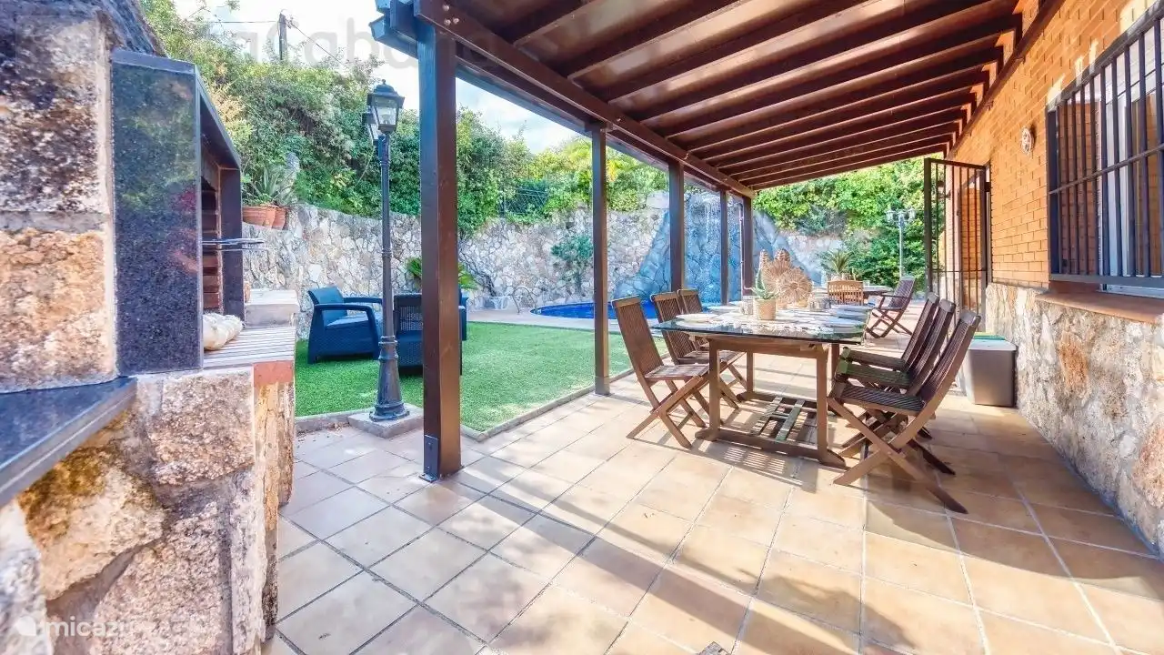 Villa Alba liegt nur wenige Gehminuten vom wunderschönen Strand von Canyelles entfernt, ideal für einen unvergesslichen Aufenthalt!