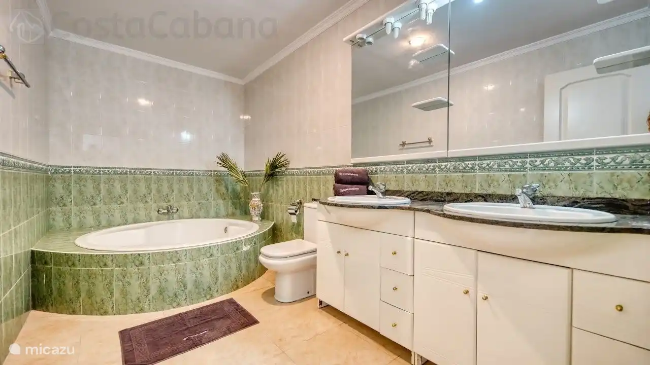 Wonderful private villa with stunning sea views and ideal for young people