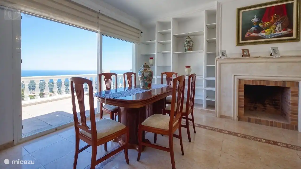 Wonderful private villa with stunning sea views and ideal for young people