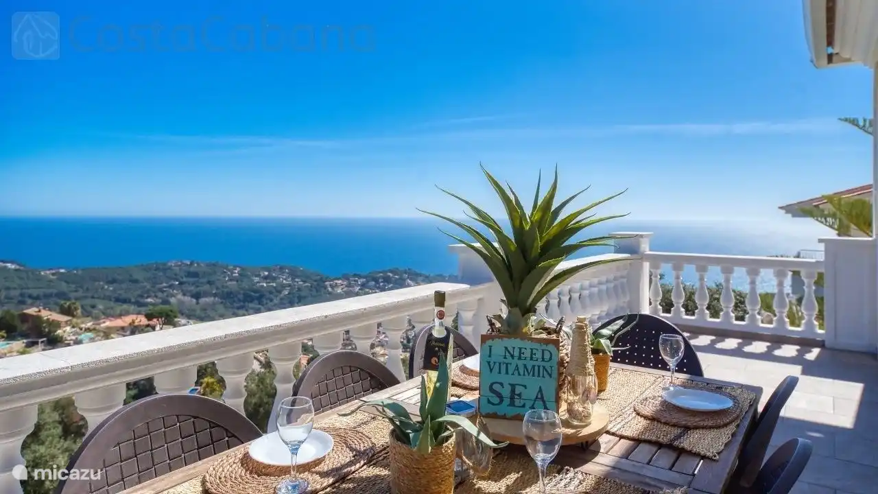 Wonderful private villa with stunning sea views and ideal for young people