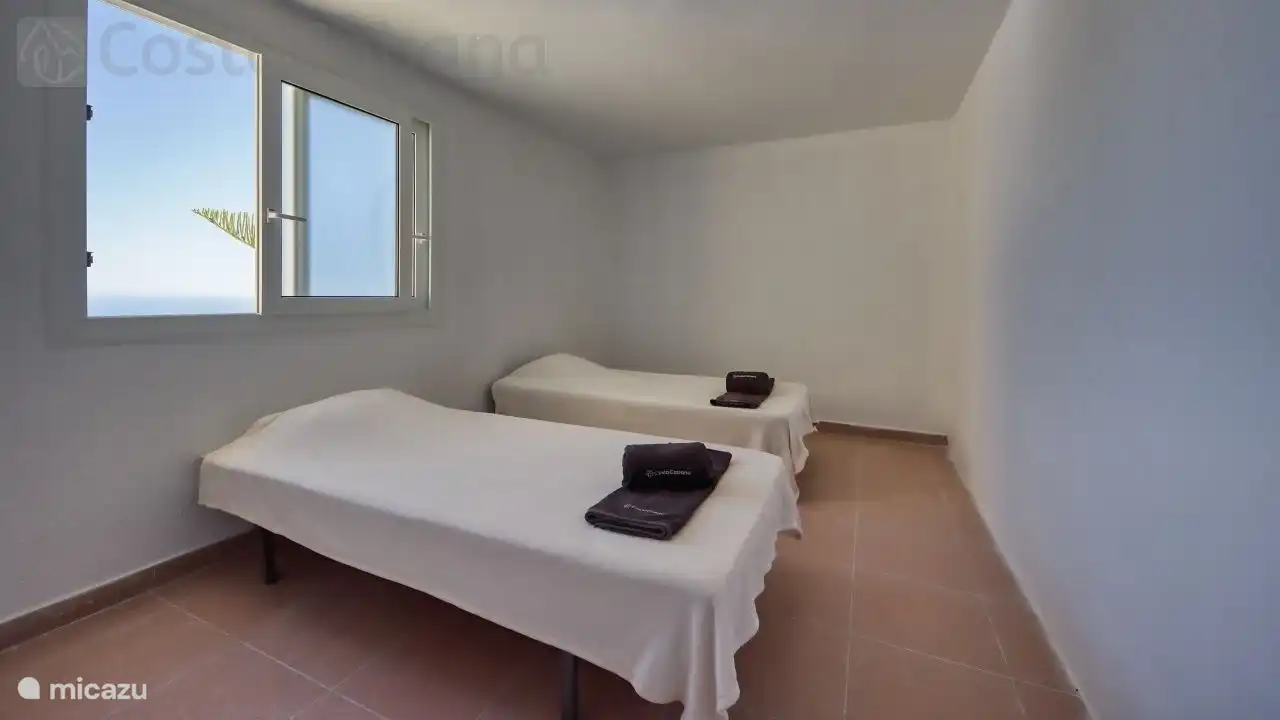 Wonderful private villa with stunning sea views and ideal for young people