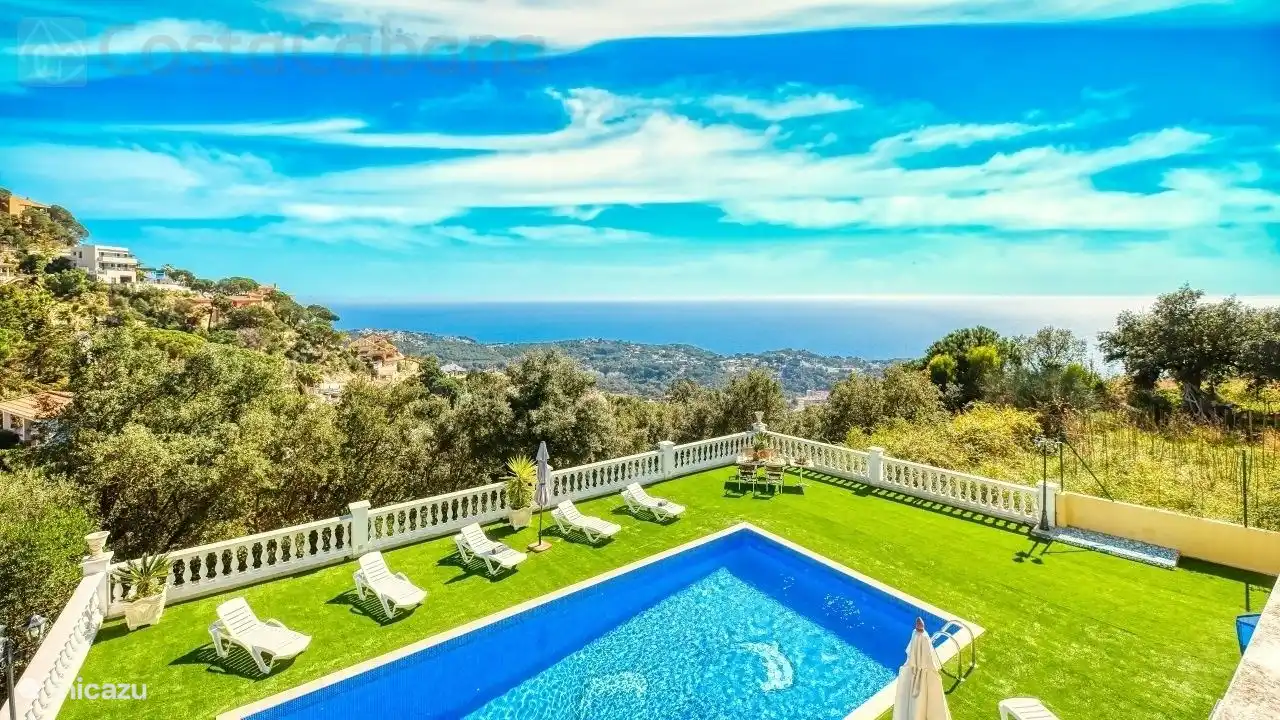 Wonderful private villa with stunning sea views and ideal for young people