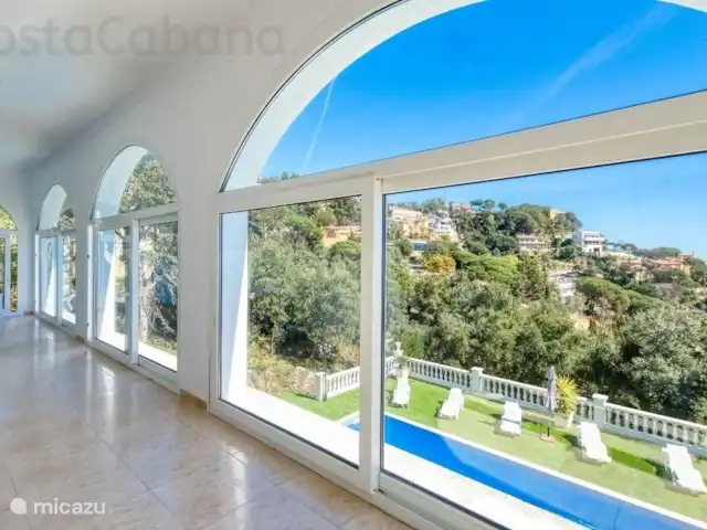 villa huren in Spanje, Costa Brava, Lloret de Mar – CostaCabana - Villa Sunrise Heerlijke privé villa met schitterend zeezicht en ideaal voor jongeren