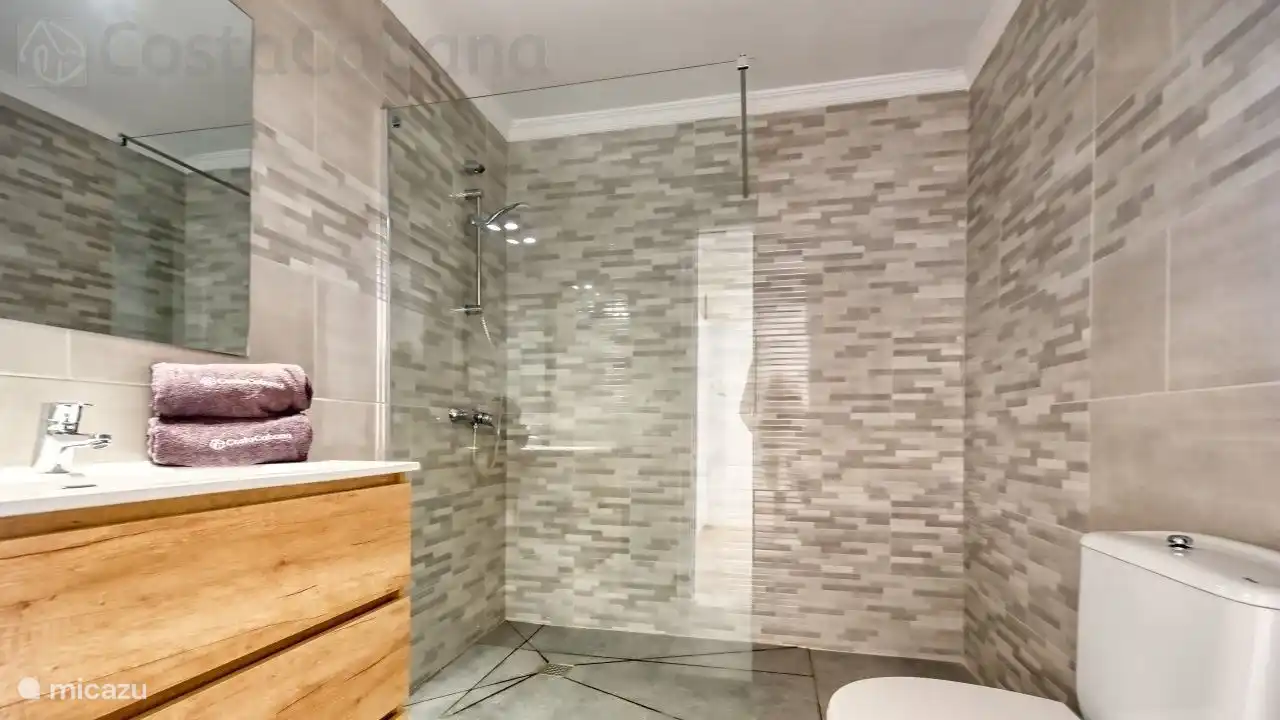 Wonderful private villa with stunning sea views and ideal for young people