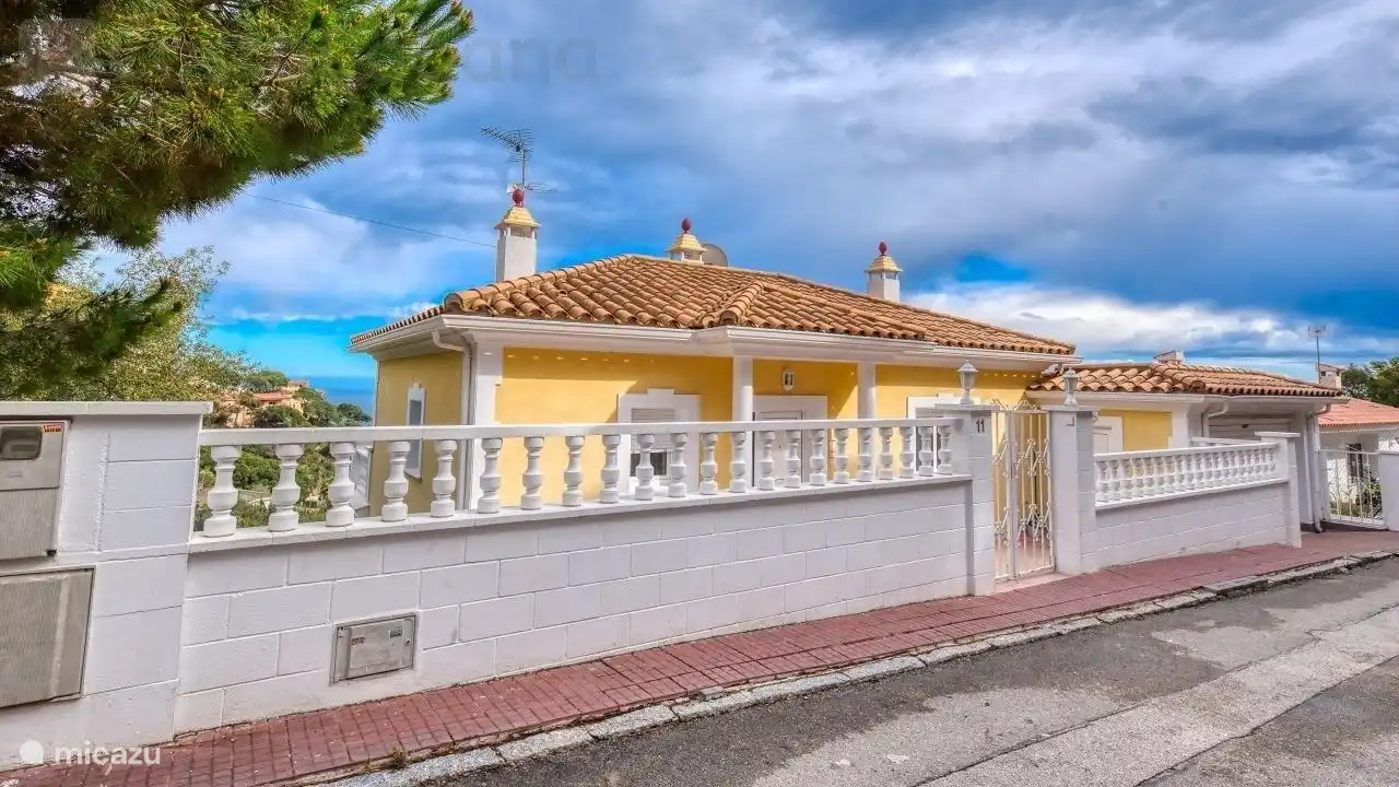 Wonderful private villa with stunning sea views and ideal for young people