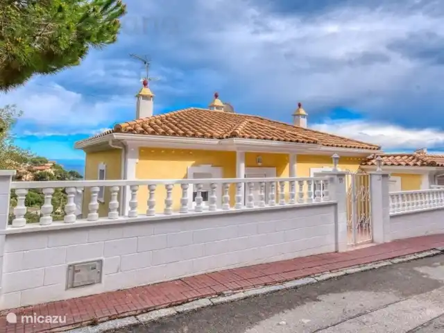 villa huren in Spanje, Costa Brava, Lloret de Mar – CostaCabana - Villa Sunrise Heerlijke privé villa met schitterend zeezicht en ideaal voor jongeren