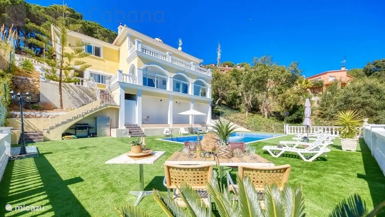 Wonderful private villa with stunning sea views and ideal for young people