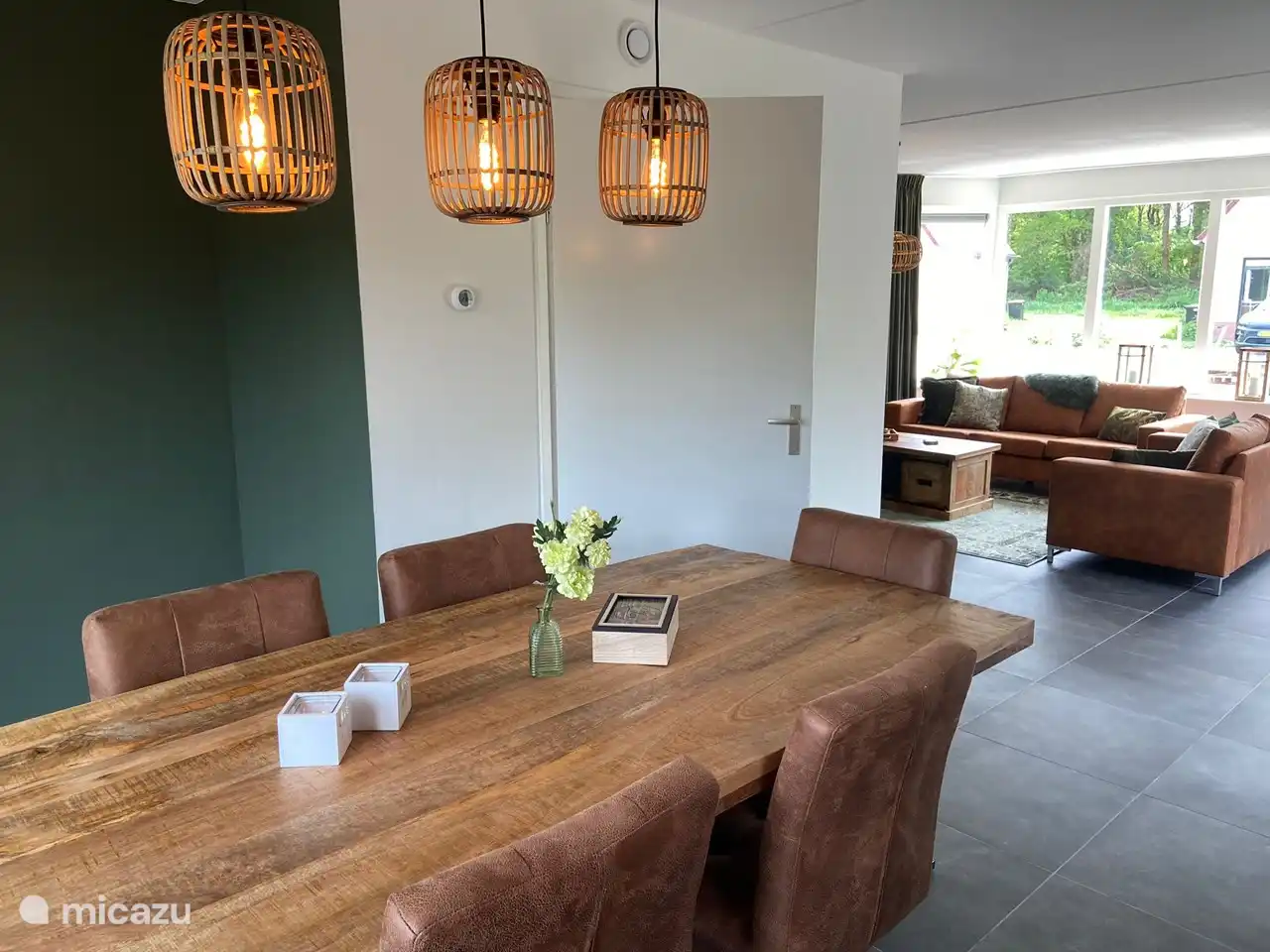 Grote gezellige eettafel, of om spelletjes aan te doen