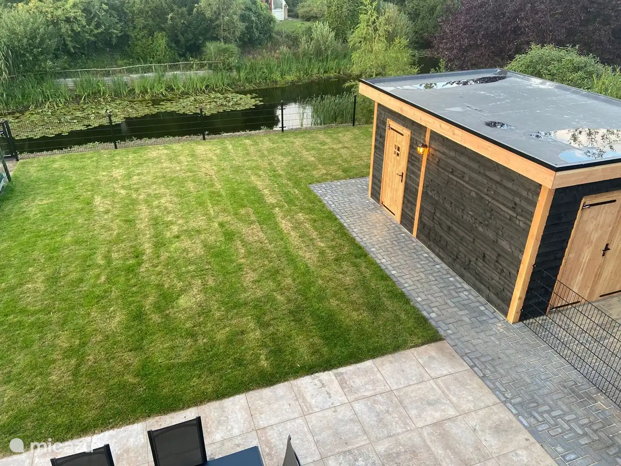 bovenaanzicht ruime tuin