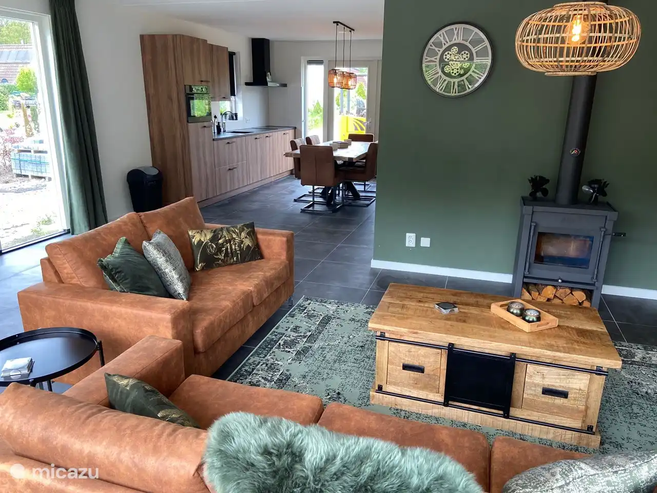 ruime gezellige woonkamer