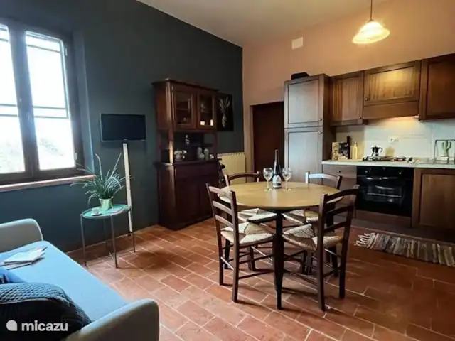 Fietsen, Italië, Umbrië, Castiglione Del Lago, appartement La Casa Terra Dei Sogni living en keuken