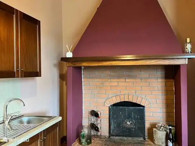 Fietsen, Italië, Umbrië, Castiglione Del Lago, appartement La Casa Terra Dei Sogni Open haard