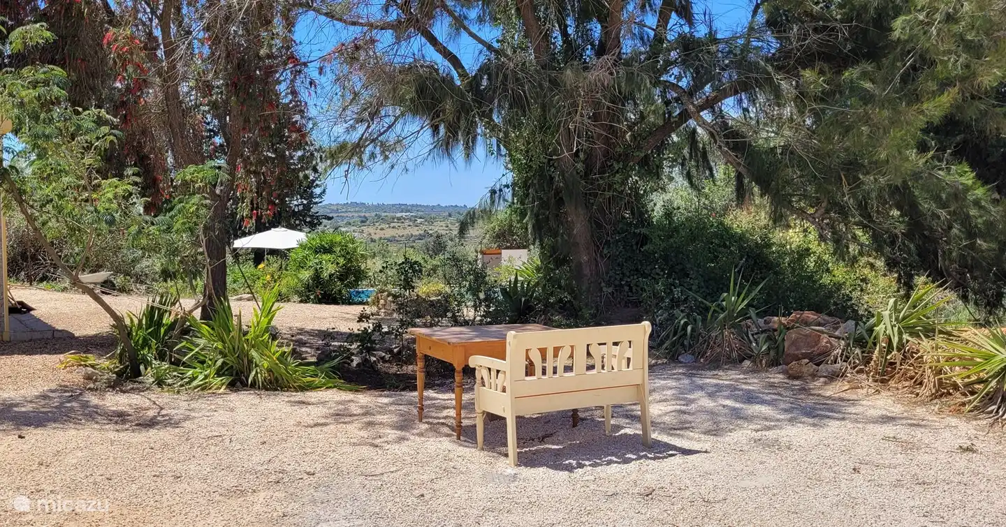 muchas áreas de descanso con privacidad