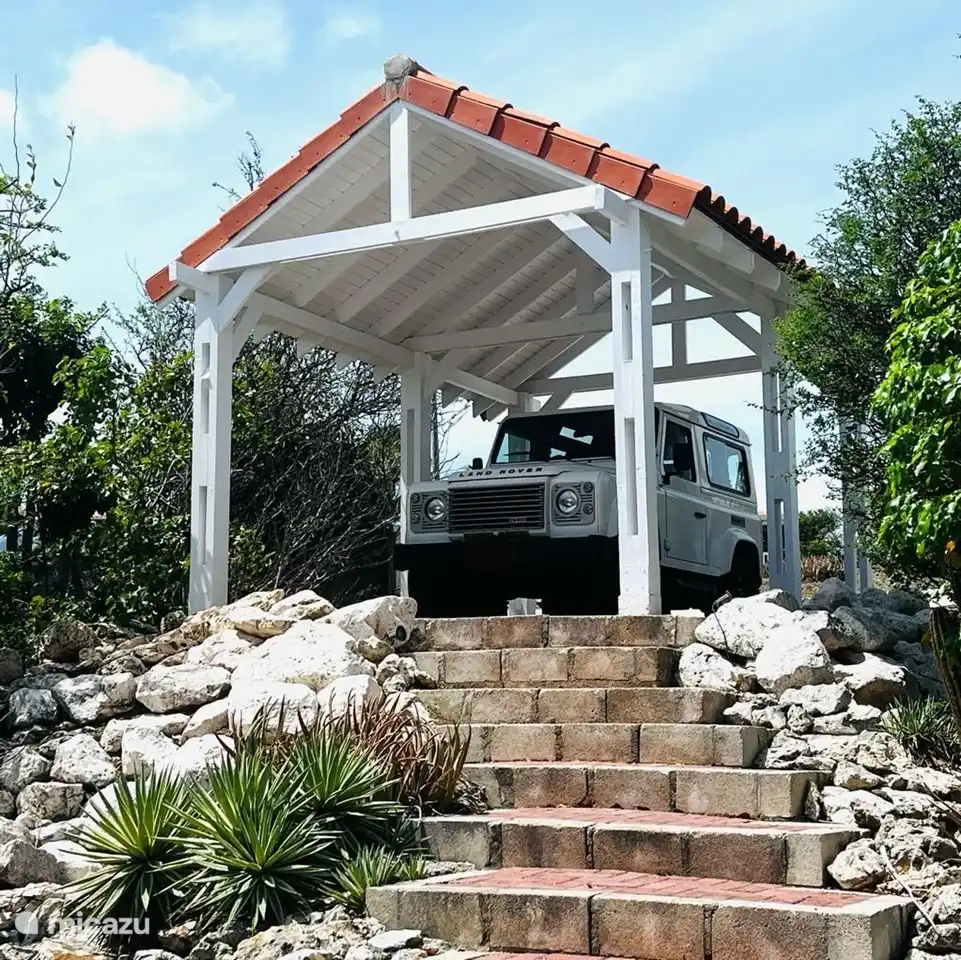 Ihr eigener schattiger Platz für Ihr (Miet-)Auto.