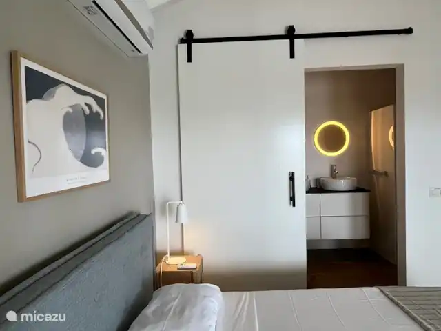 Cas Horizon | Curaçao, Banda Abou (ouest), Coral Estate, Rif St.Marie - villa Chambre des maîtres avec salle de bain complète privée.
