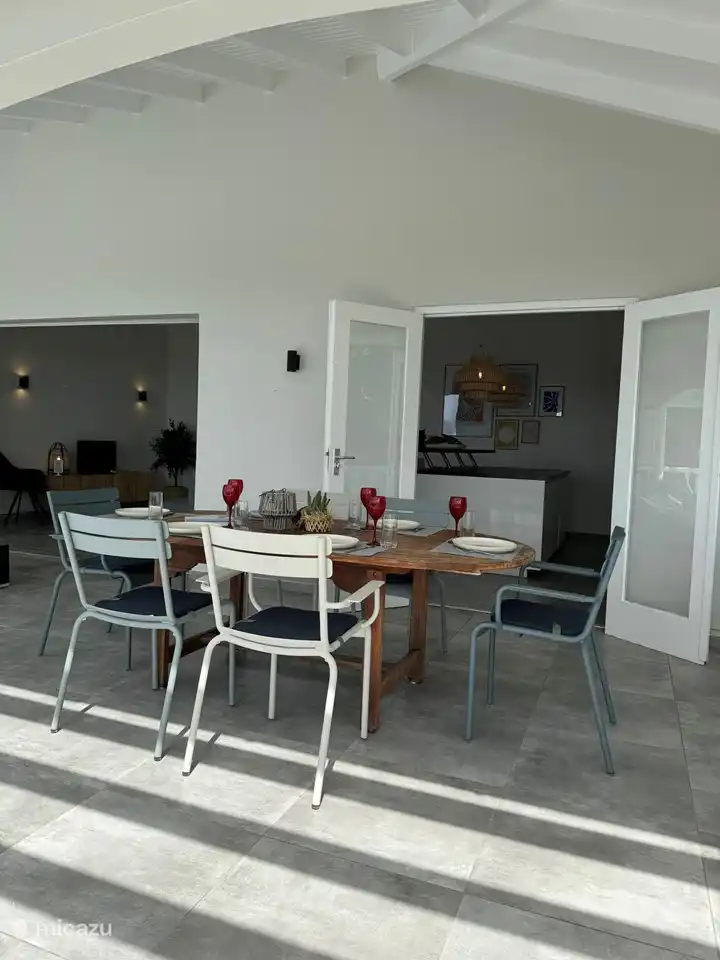 Platz für alle am Tisch.