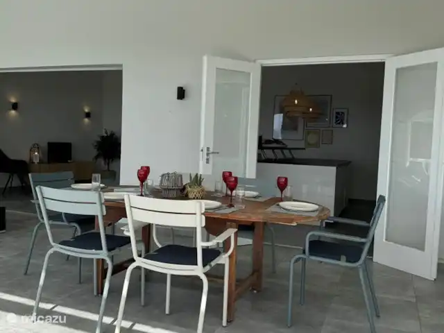 Cas Horizon | Curaçao, Banda Abou (ouest), Coral Estate, Rif St.Marie - villa Place pour tout le monde à table.