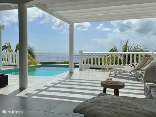 Cas Horizon | Curaçao, Banda Abou (ouest), Coral Estate, Rif St.Marie - villa Vue sur la piscine et vue sur la mer depuis votre propre véranda.