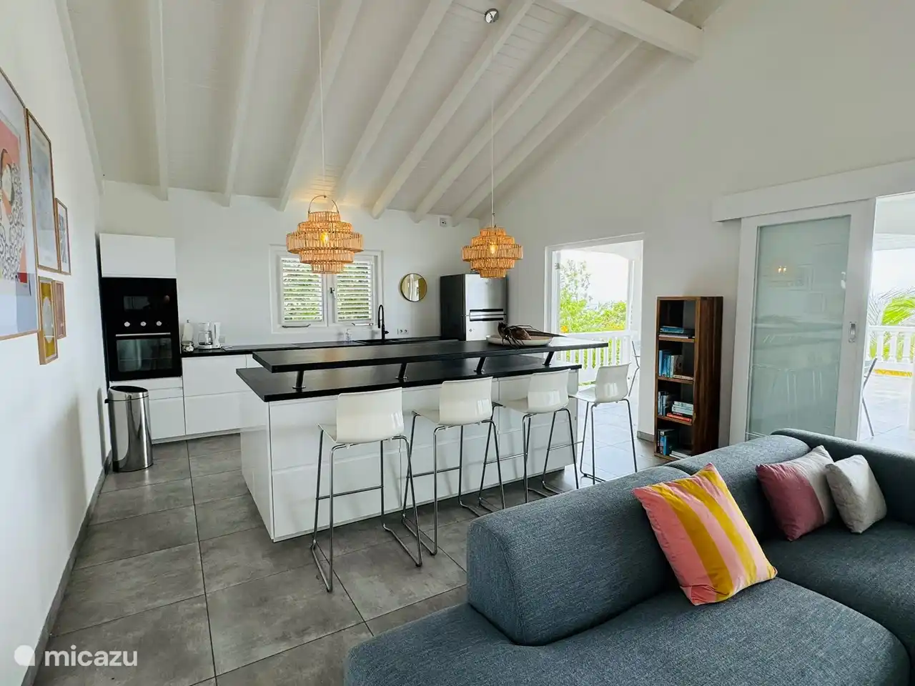 Eine gemütliche Küche in Cas Horizon.