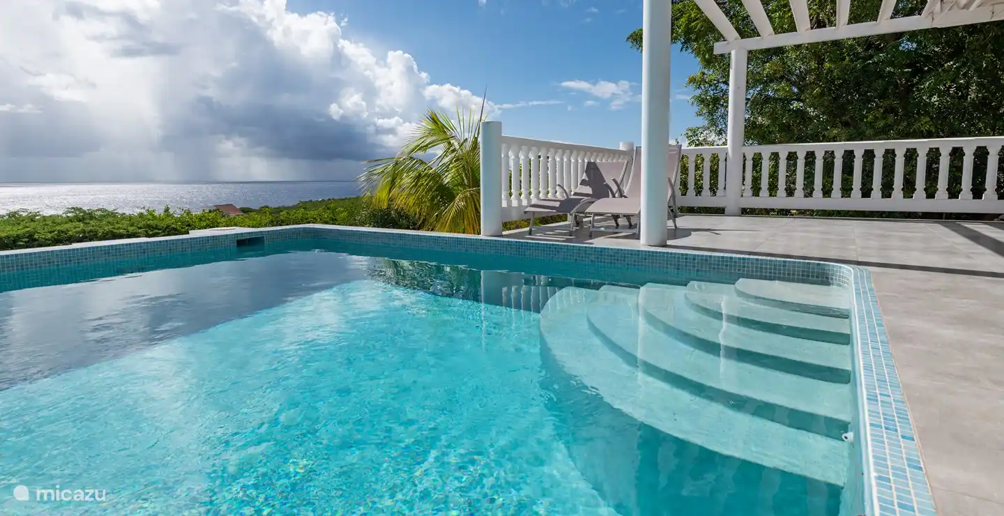 Schöner privater Pool mit Meerblick!