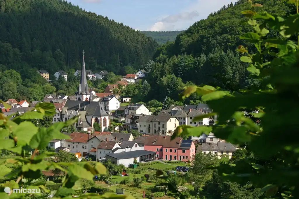El pueblo de Malberg con Landhaus Waldeifel en el centro.