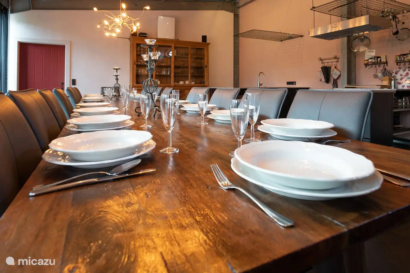 mesa de comedor cubierta