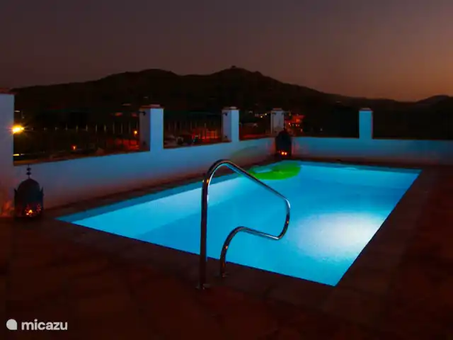 casa vacacional en España, Costa del Sol, Comares – Los Tres Gatos Comares de noche. Noches sensuales, el tiempo para el romance -:)
