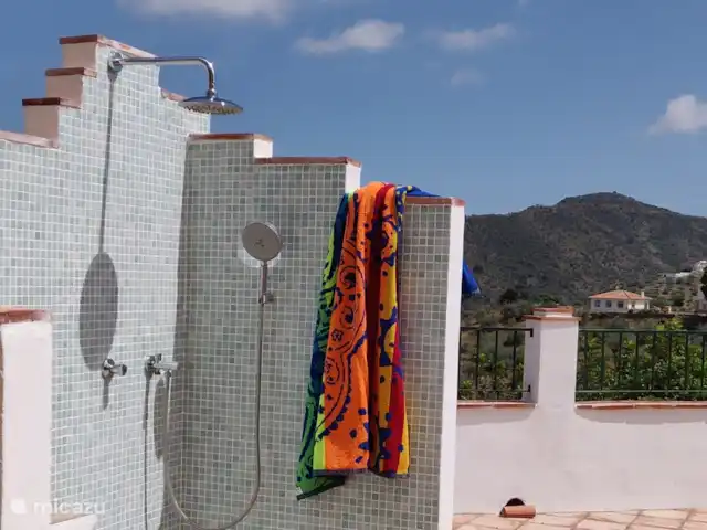 casa vacacional en España, Costa del Sol, Comares – Los Tres Gatos Tu ducha exterior para dos
