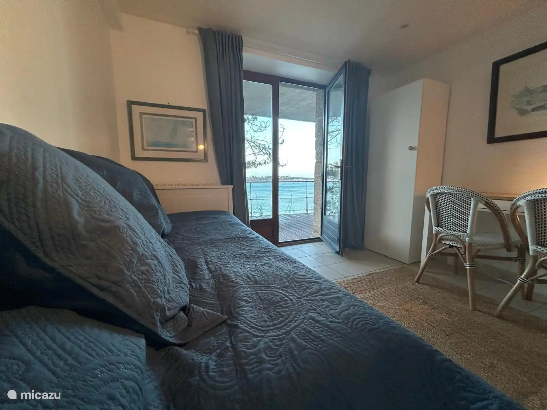 Zimmer Nr. 2 - 1 Schlafsofa für 1 oder 2 Personen + 2 Einzelbetten
