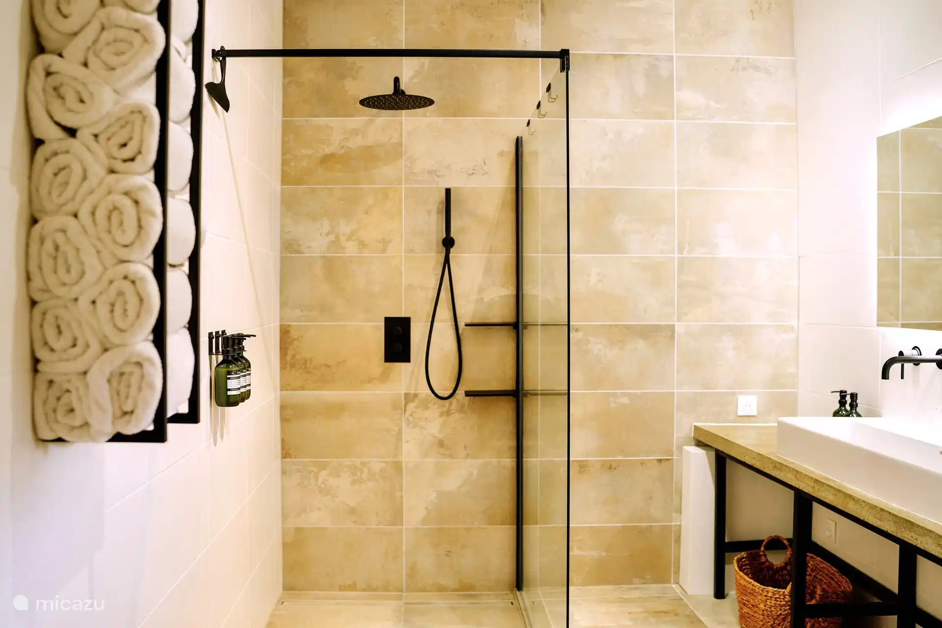 Luxuriöses und sehr geräumiges Badezimmer