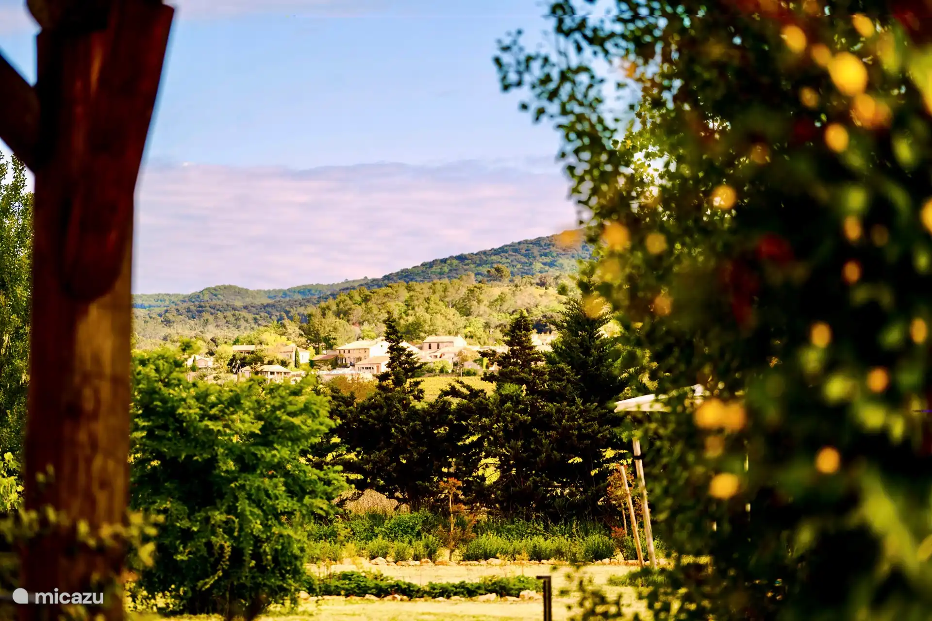 Saint Michel d'Euzet in der Ferne