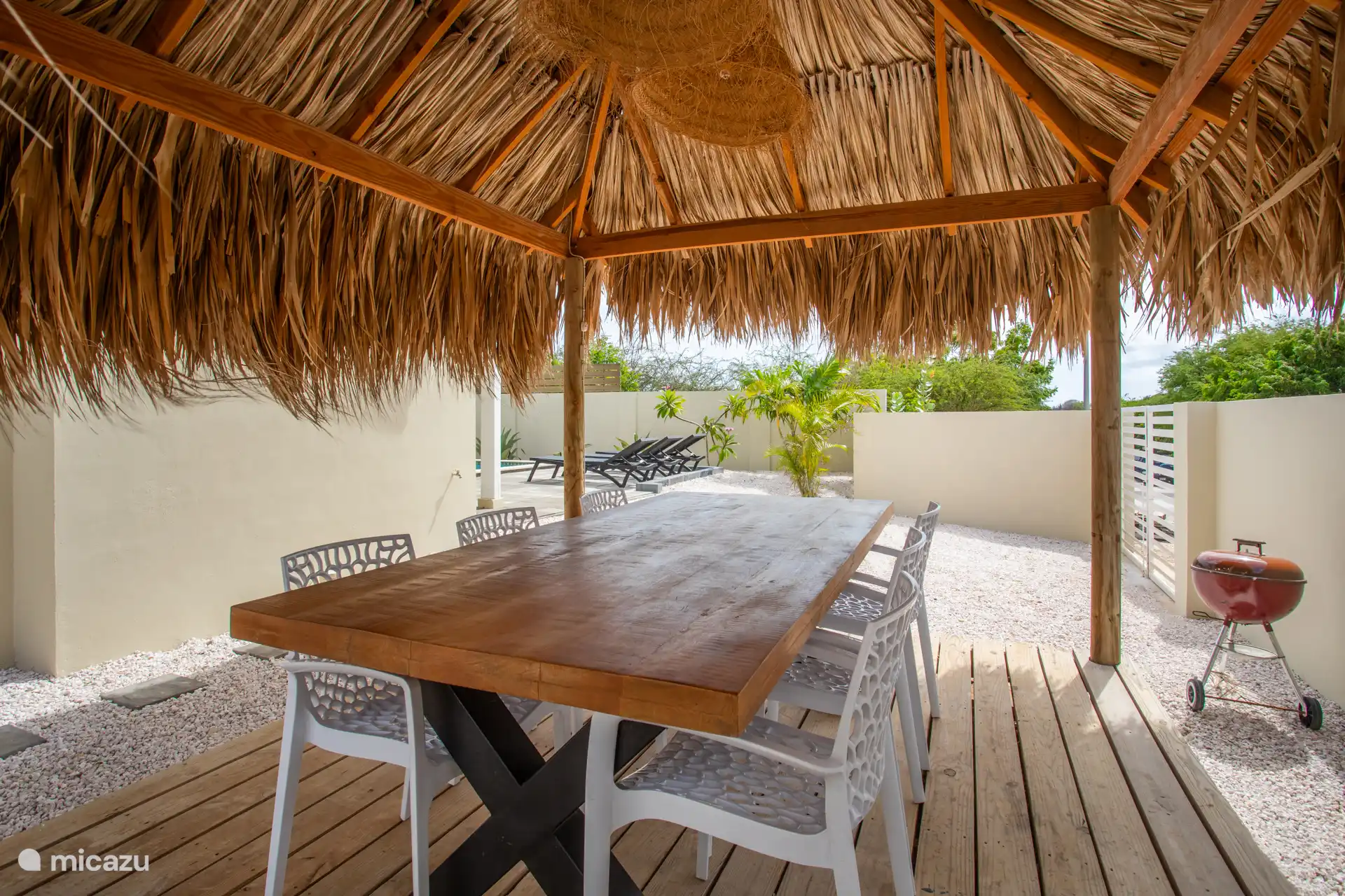 Mesa de comedor al aire libre