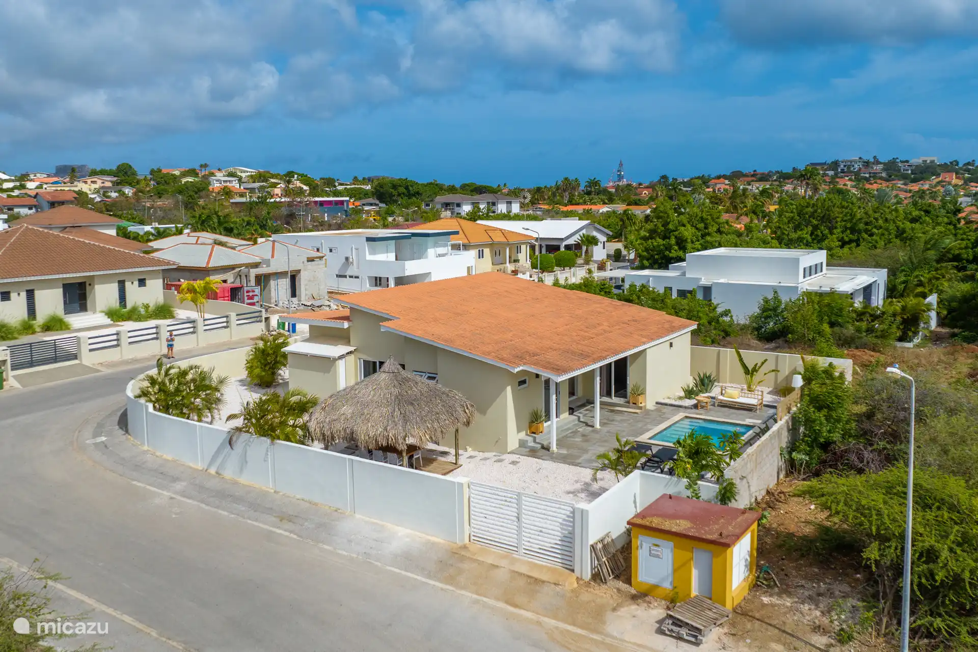 Gran chalet en un parque tranquilo.