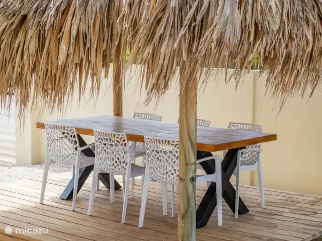 Villa con piscina en Jan Thiel en Curazao, Banda Arriba (este), Jan Thiel - casa vacacional Encantador lugar afuera para jugar un juego de mesa
