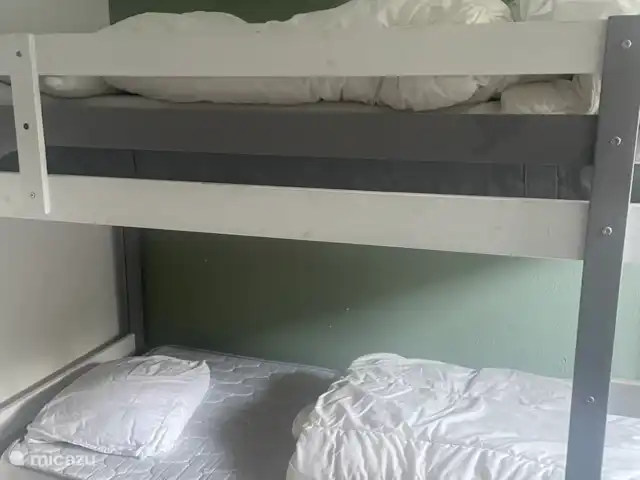 Village le Chat 141 | France, Charente, Écuras - maison de vacances La chambre des enfants avec un lit superposé et 1 lit