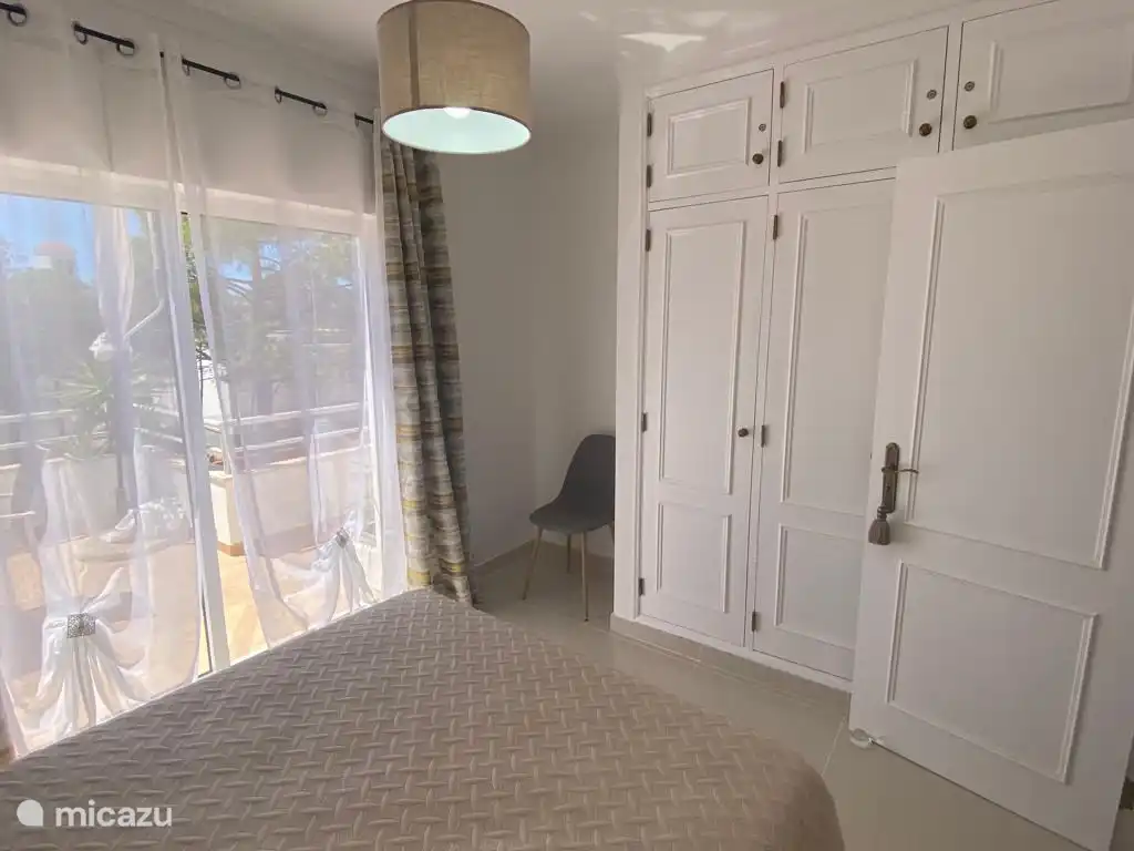 dormitorio 2 con armario empotrado