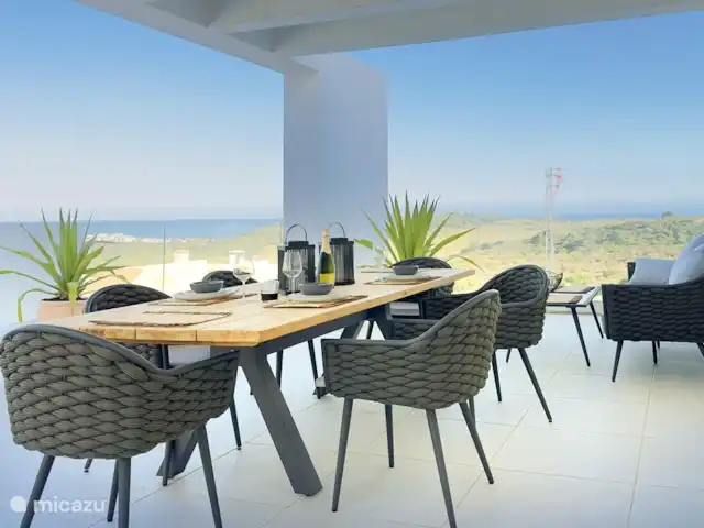 Oasis des golfeurs : vue spectaculaire | Espagne, Costa del Sol, Estepona - penthouse Coin repas deuxième terrasse