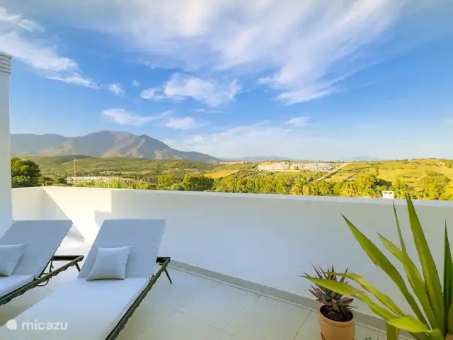 Oasis des golfeurs : vue spectaculaire | Espagne, Costa del Sol, Estepona - penthouse Chaises longues