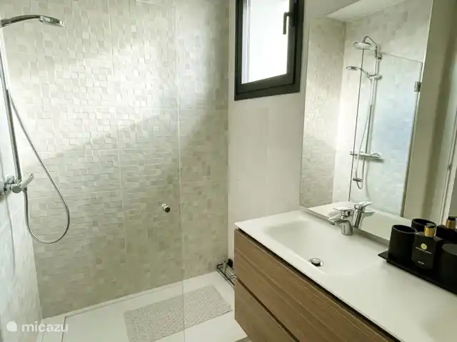 Oasis des golfeurs : vue spectaculaire | Espagne, Costa del Sol, Estepona - penthouse Chambre1 salle de bain