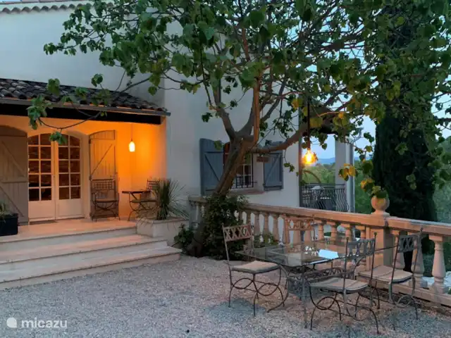 Nouvelle Maison | France, Var, Lorgues - villa se rafraîchir sous le figuier