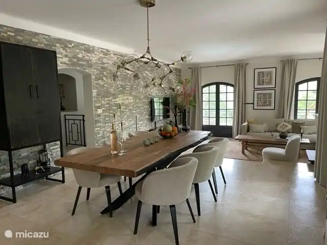 spacious, comfortable dining room